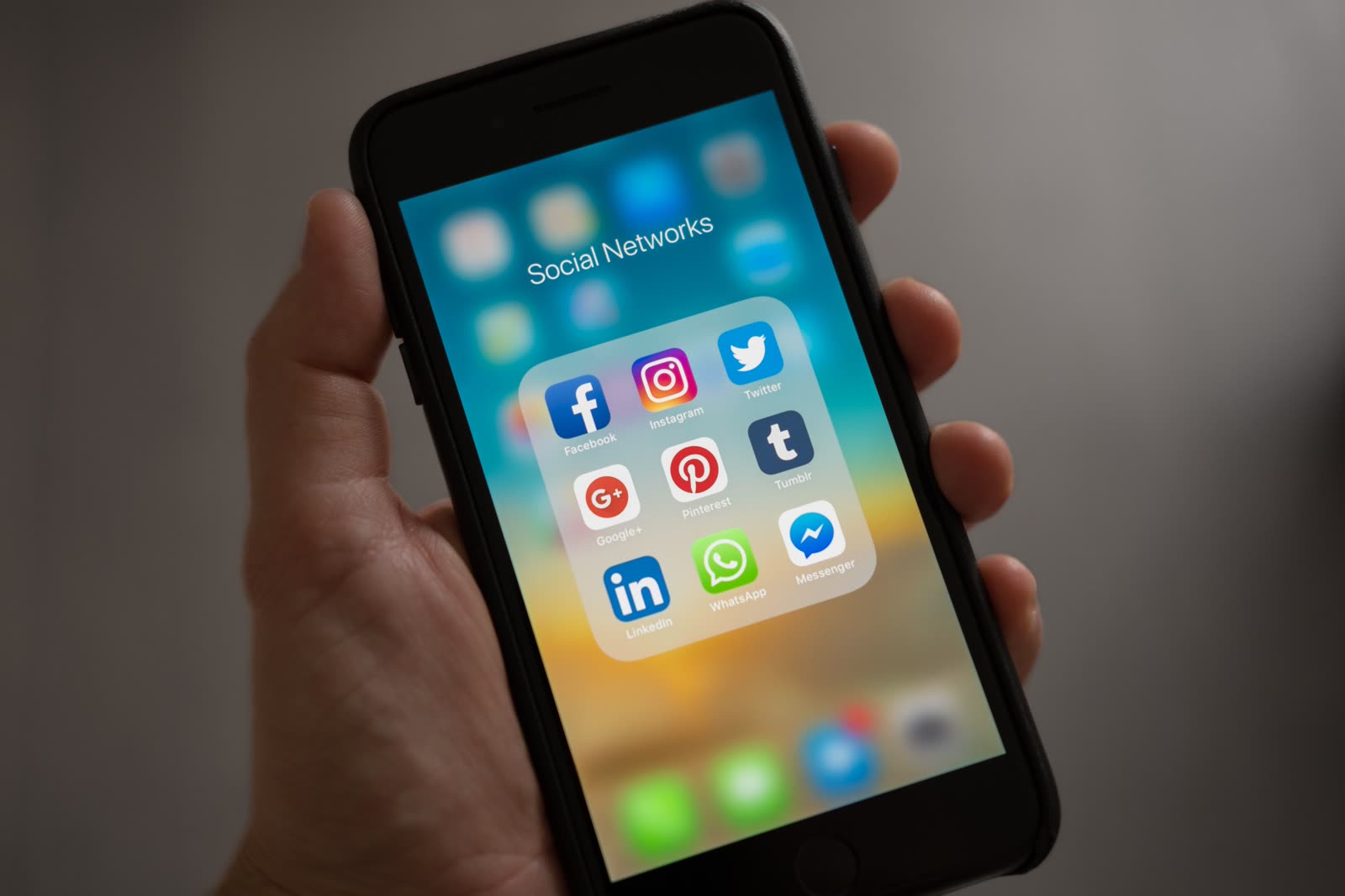 eyemedia service card redes sociales